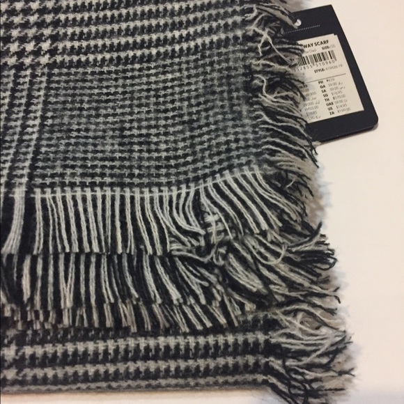 COTTON ON Black & White Large 58x58 Soft Scarf BNWT 💥1 Left💥 - Picture 3 of 8